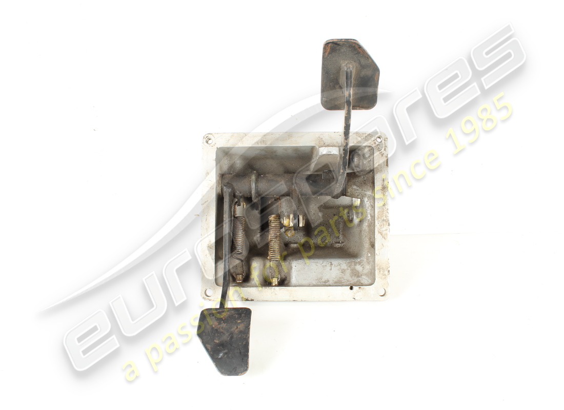 used ferrari pedal support housing lhd part number 129956 (3)