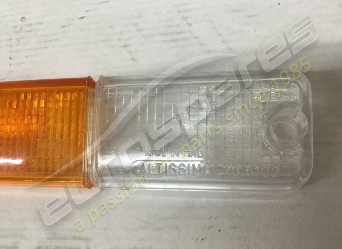 new maserati rh front indicator lamp. part number 313120130 (3)