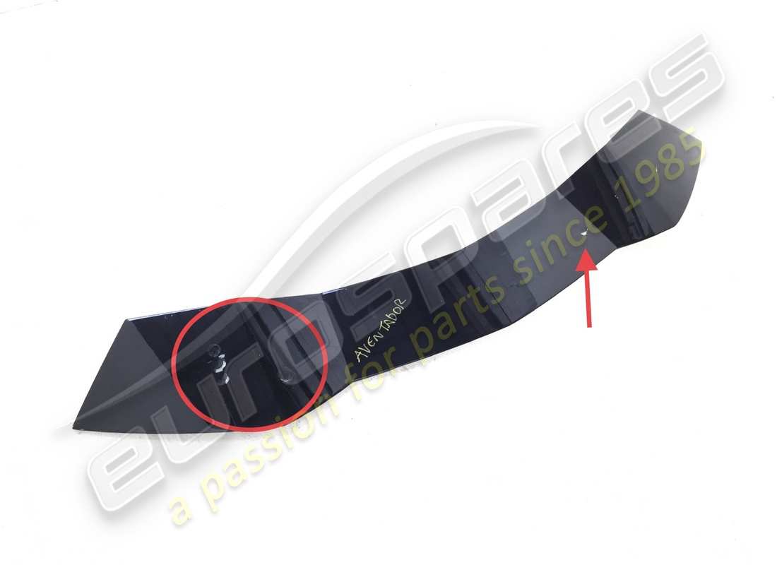 damaged lamborghini rear spoiler. part number 470827933 (1)