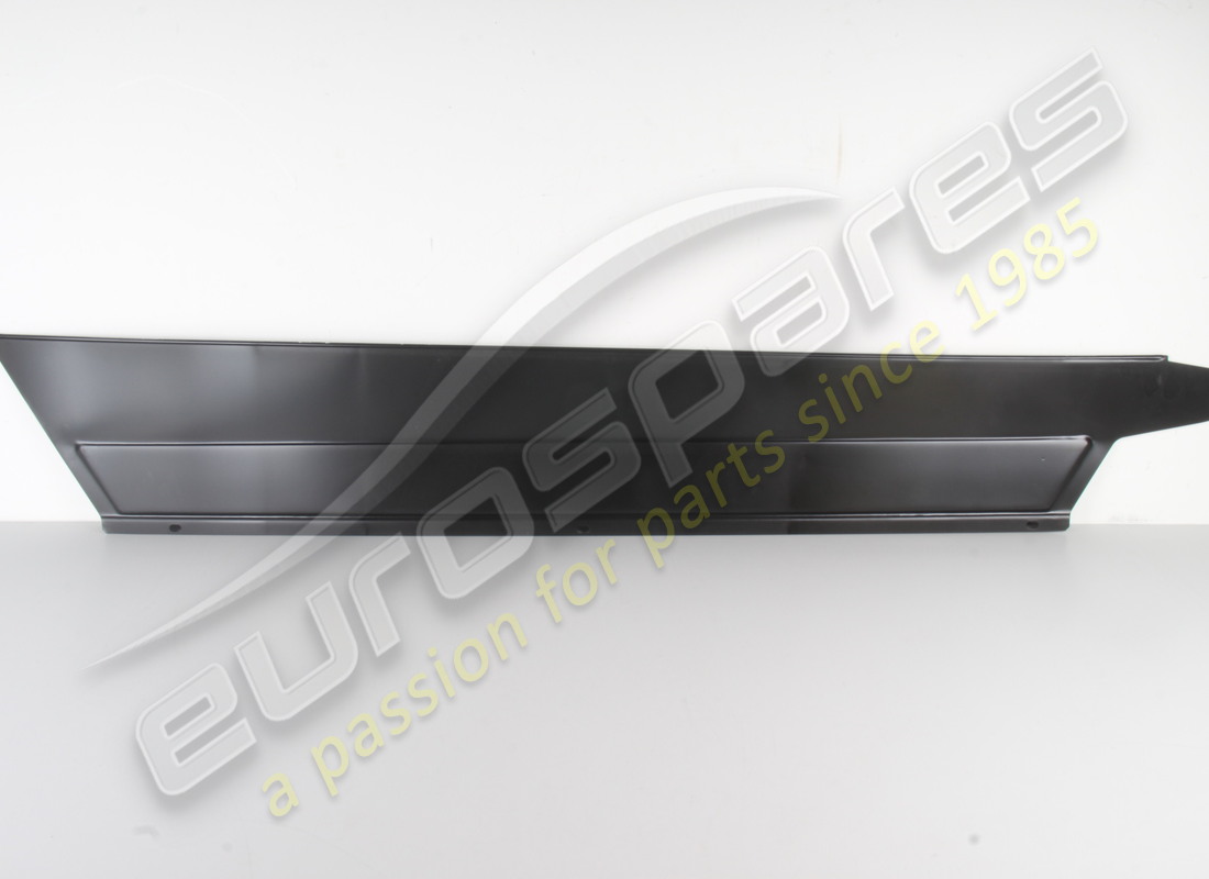 new ferrari rh kick plate. part number 64119200 (2)