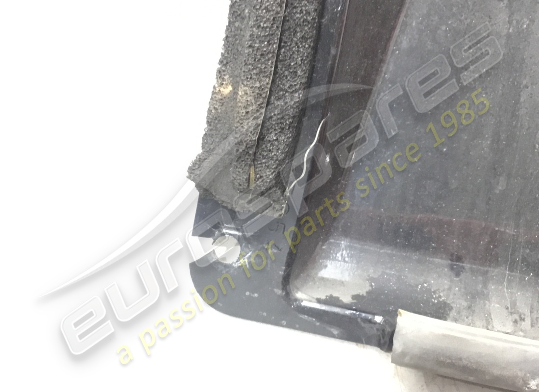 damaged lamborghini air duct,rear rear diffus.oil. part number 470825325b (2)