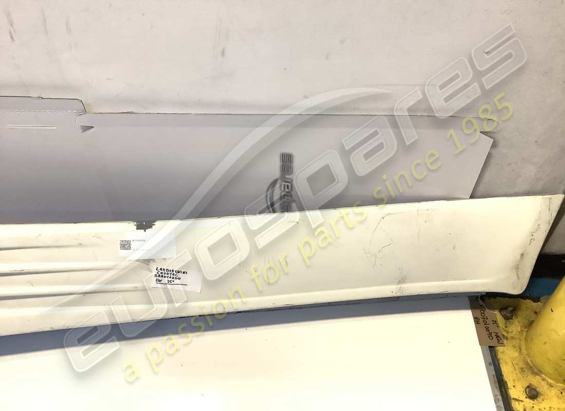 new lamborghini rh skirt exterior cover. part number 007010070 (3)