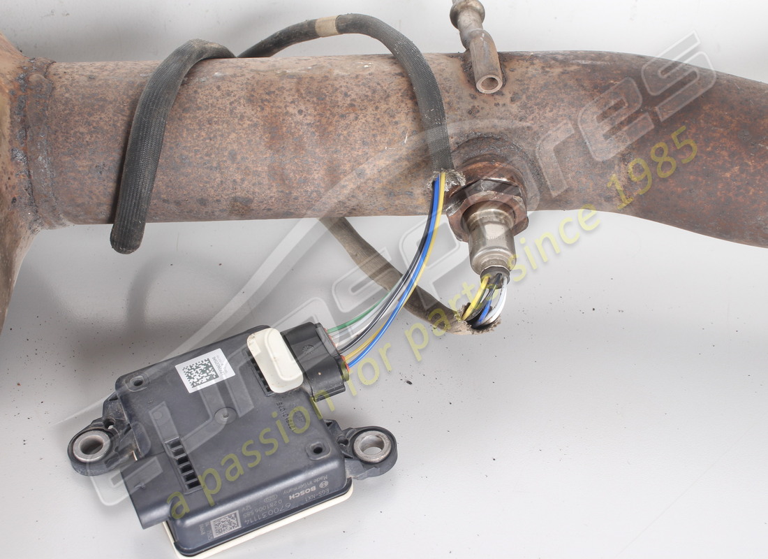 USED MASERATI CENTRAL MUFFLER. PART NUMBER 670034578 (5) used maserati central muffler. part number 670034578 (5)