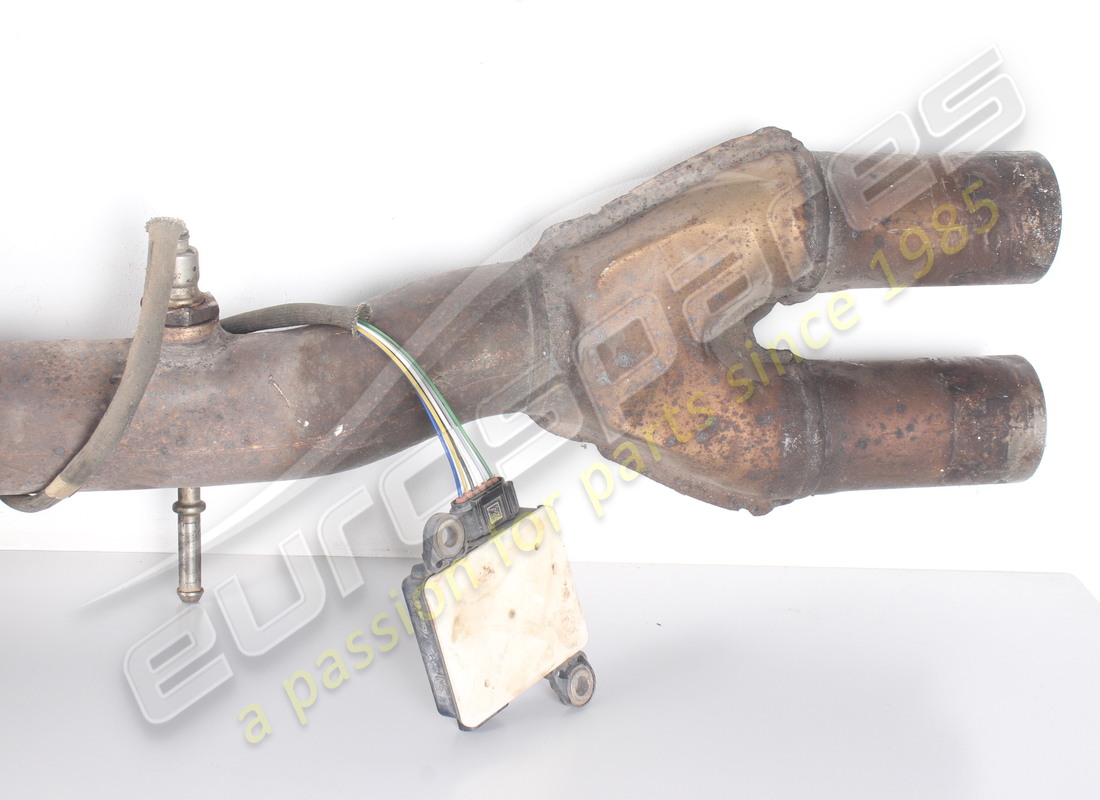 USED MASERATI CENTRAL MUFFLER. PART NUMBER 670034578 (4) used maserati central muffler. part number 670034578 (4)