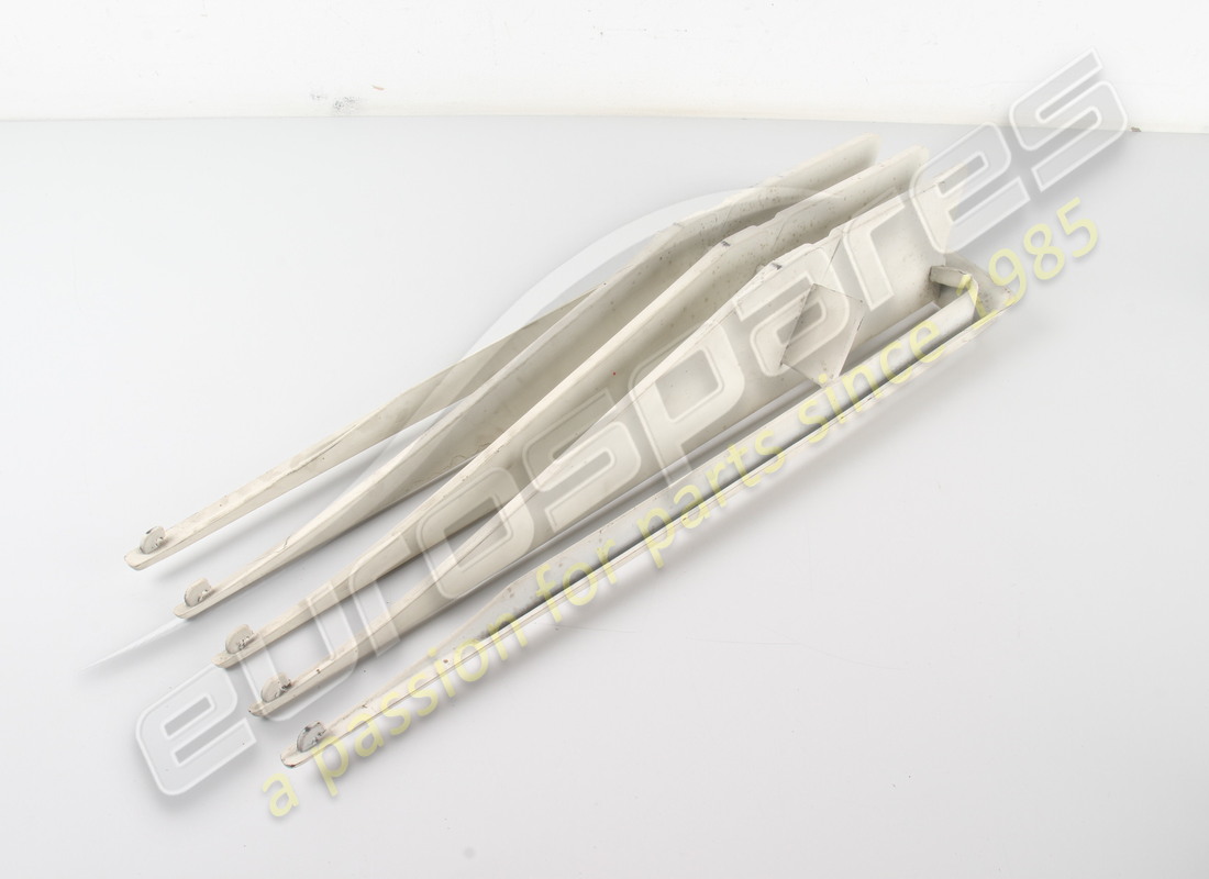 new (other) ferrari rh rear wing grille. part number 62529610 (2)