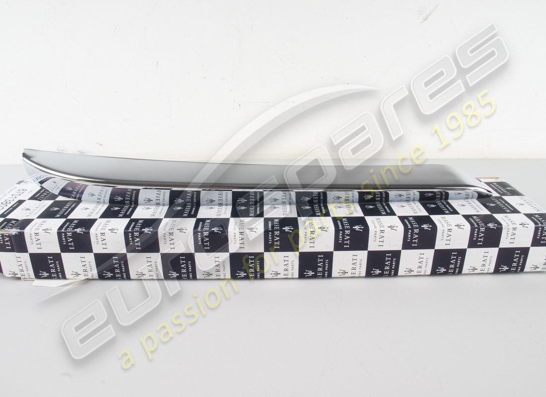 new maserati front moulding lh part number 670138039 (4)