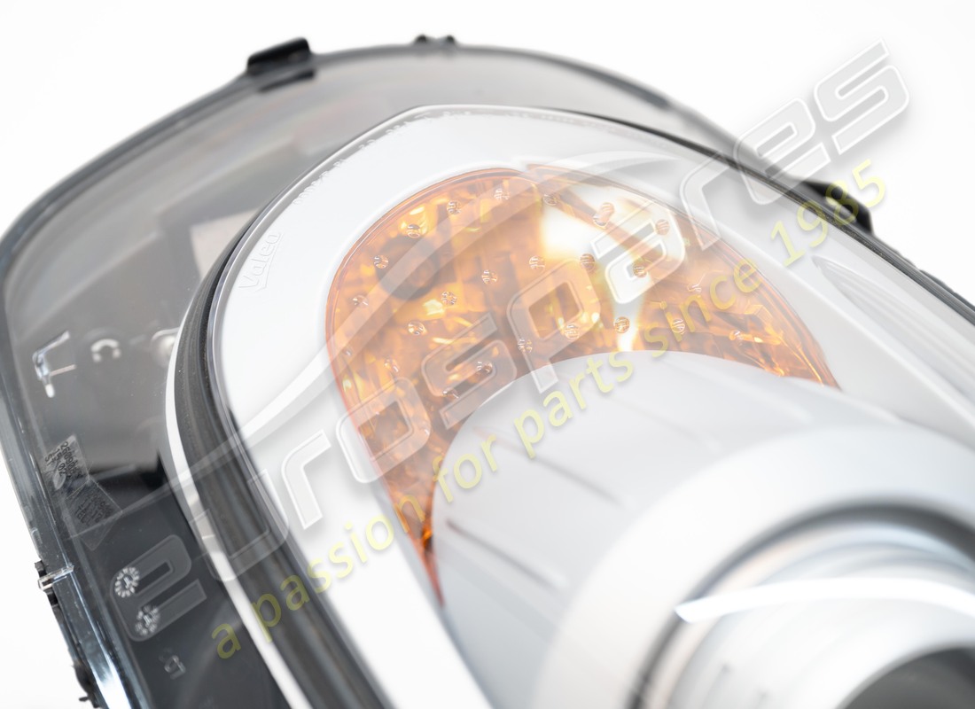 NEW FERRARI RH HEADLIGHT LOW/HIGH BEAM. PART NUMBER 204719 (3) new ferrari rh headlight low/high beam. part number 204719 (3)