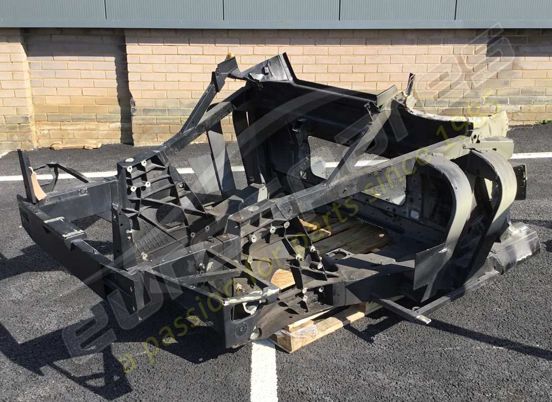 used ferrari complete rear frame. part number 68886911 (2)