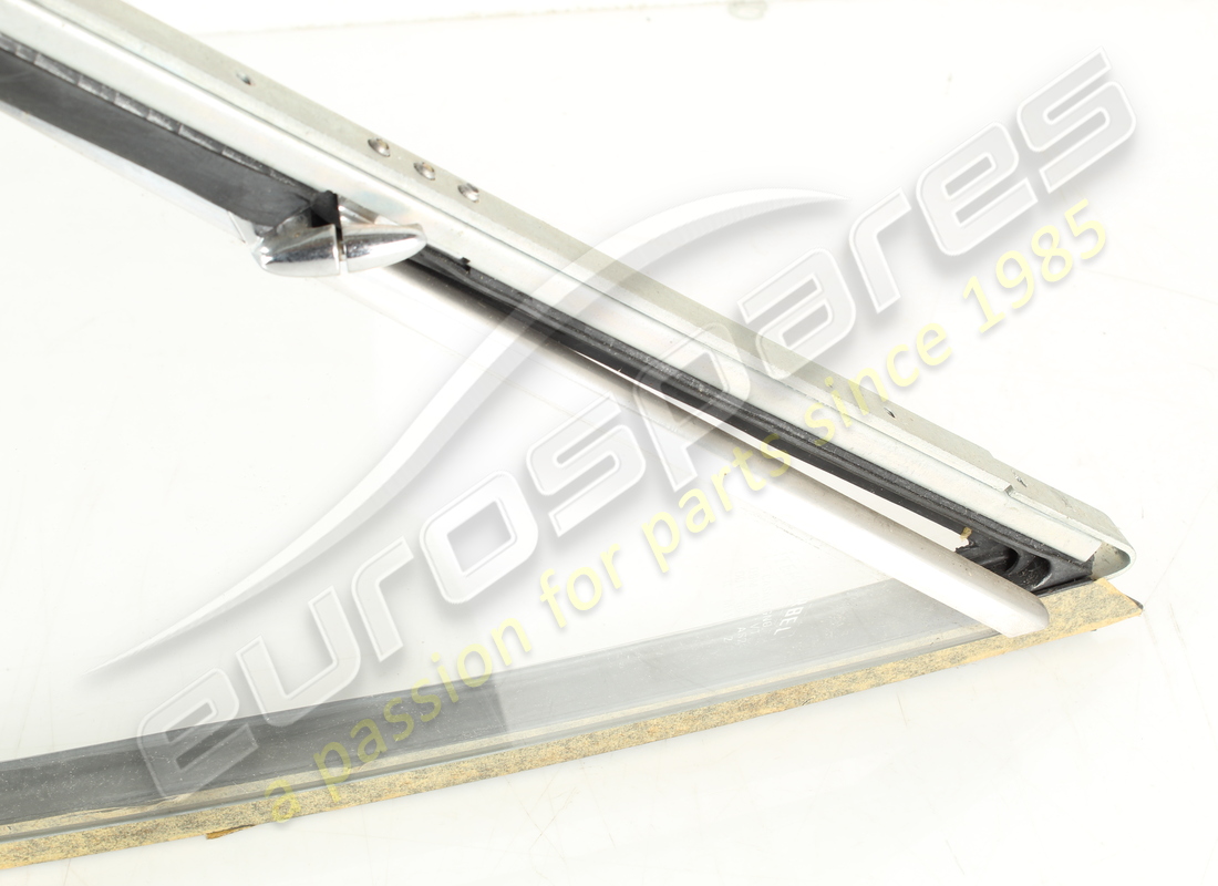 new ferrari lh quarter light complete. part number 2533033108 (3)