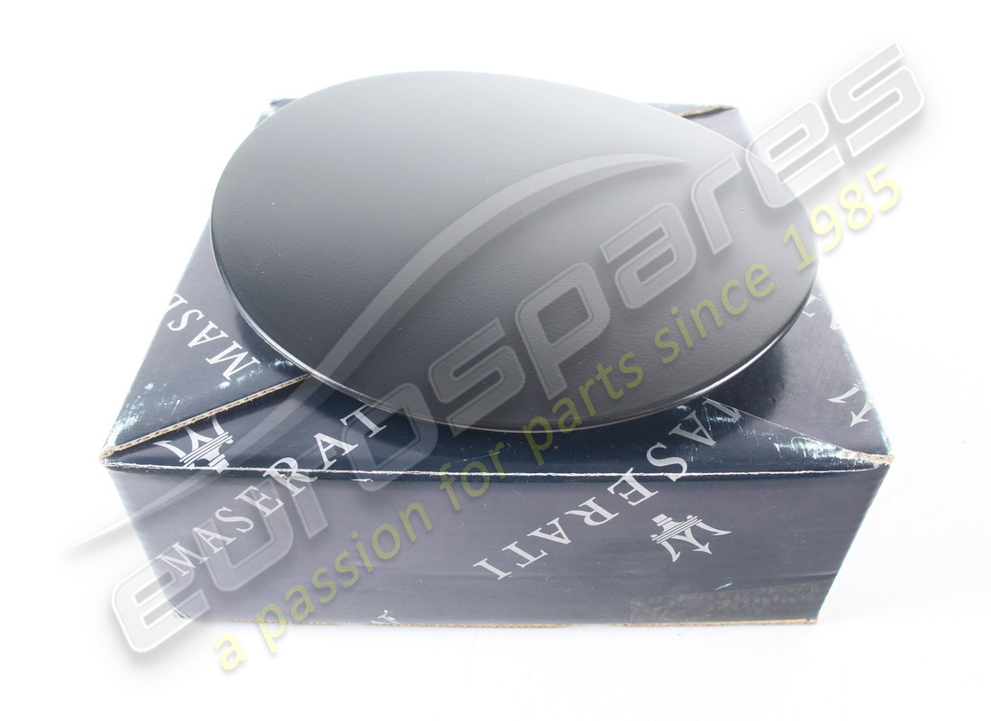 new maserati complete fuel tank door. part number 67071500 (1)