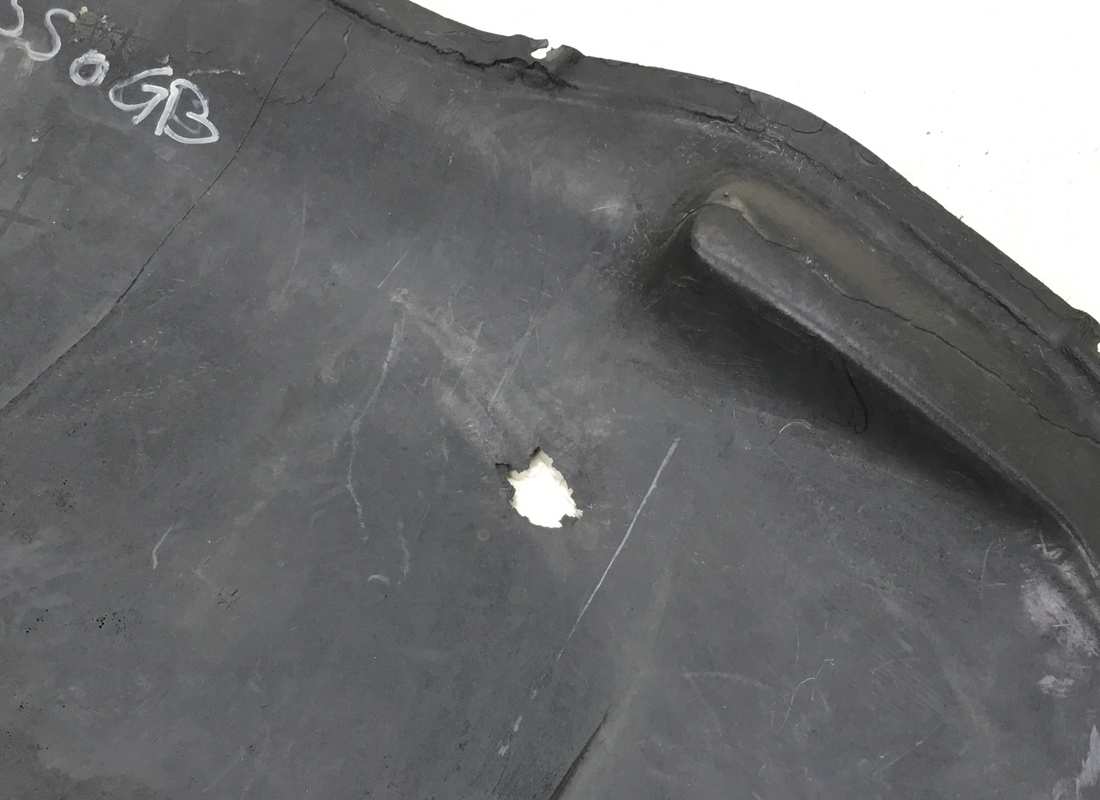 damaged ferrari front aereodynamic bottom. part number 65663900 (4)