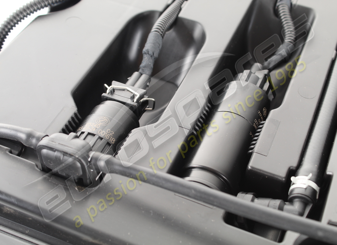 NEW MASERATI WINDSCREEN WASHER TANK. PART NUMBER 670032343 (3) new maserati windscreen washer tank. part number 670032343 (3)