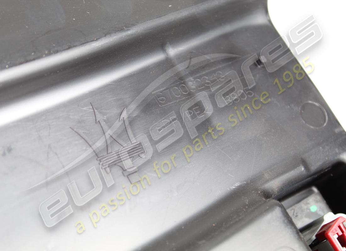 NEW MASERATI WINDSCREEN WASHER TANK. PART NUMBER 670032343 (6) new maserati windscreen washer tank. part number 670032343 (6)