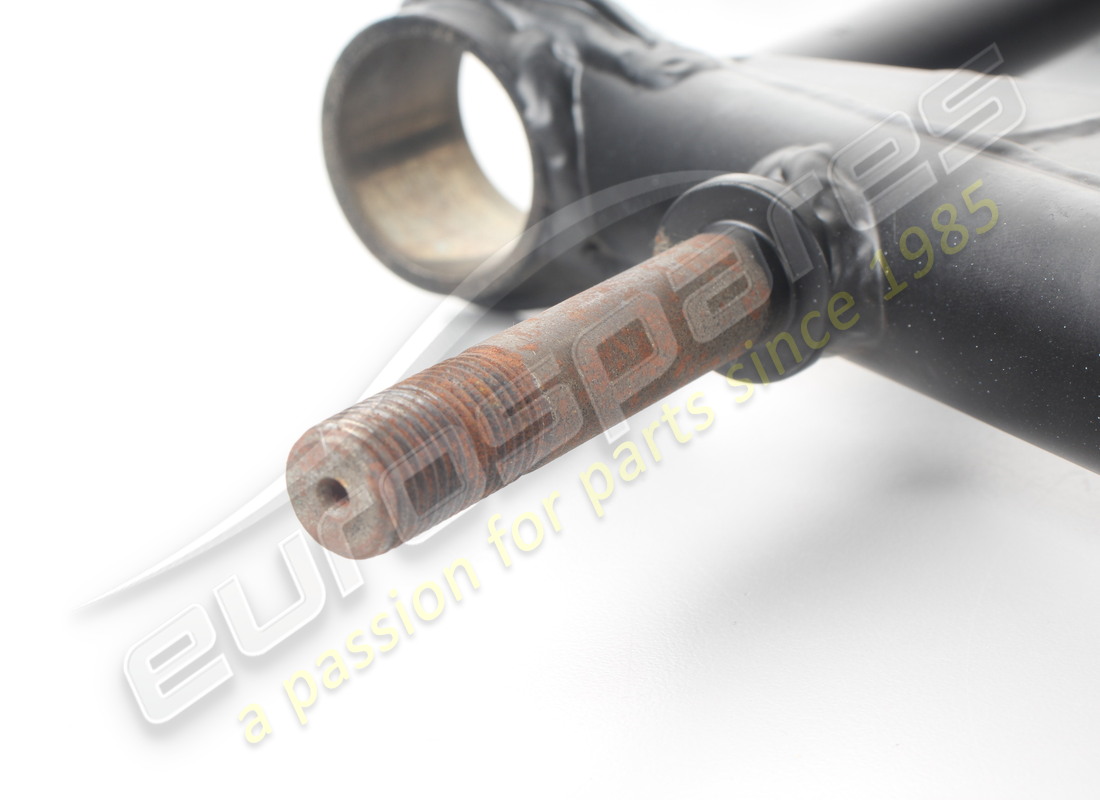 NEW FERRARI REAR LOWER LEVER. PART NUMBER 124304 (6) new ferrari rear lower lever. part number 124304 (6)