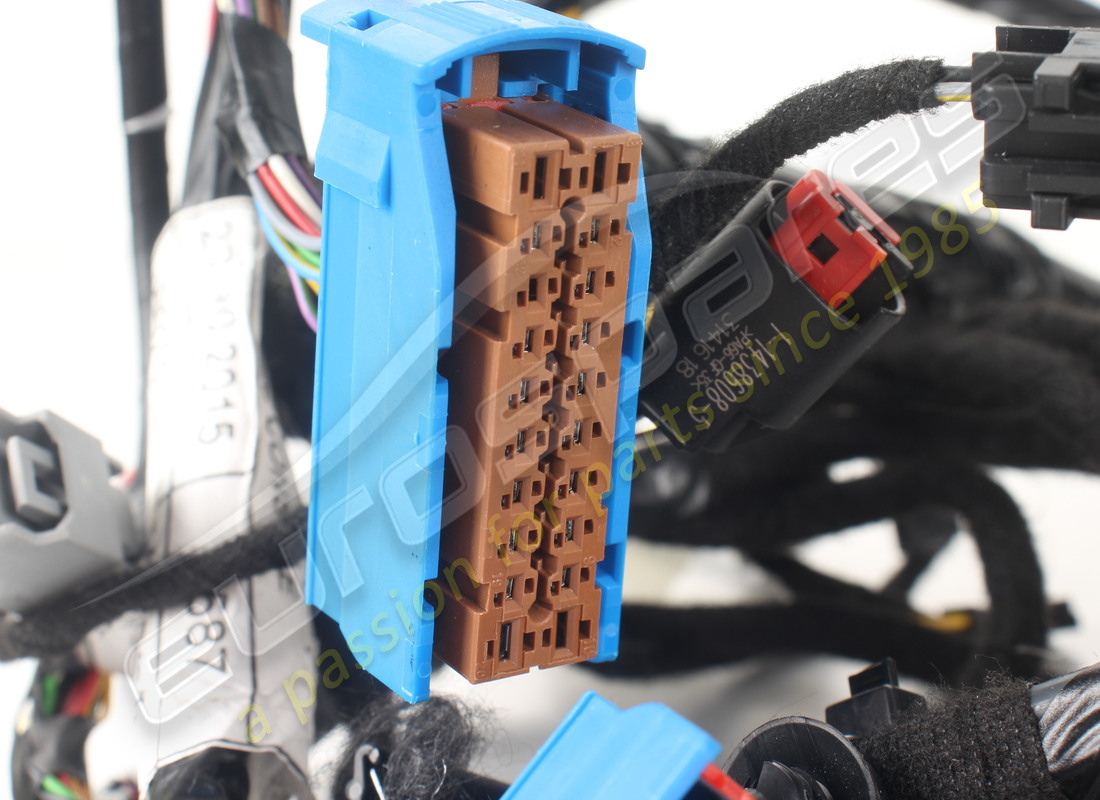 used maserati consolle wiring harness. part number 670038106 (4)