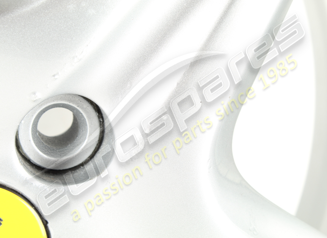 used ferrari front road wheel rim. part number 166475 (3)