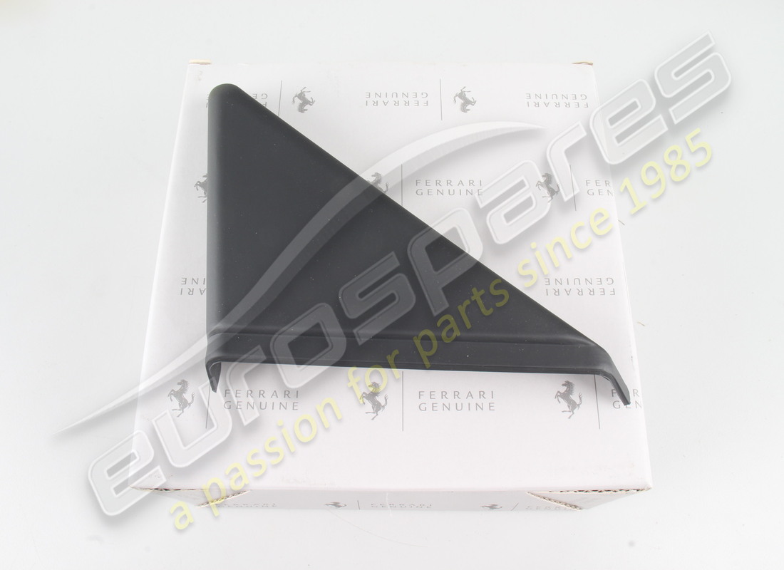 new ferrari lh inner moulding triangle. part number 64586400 (1)