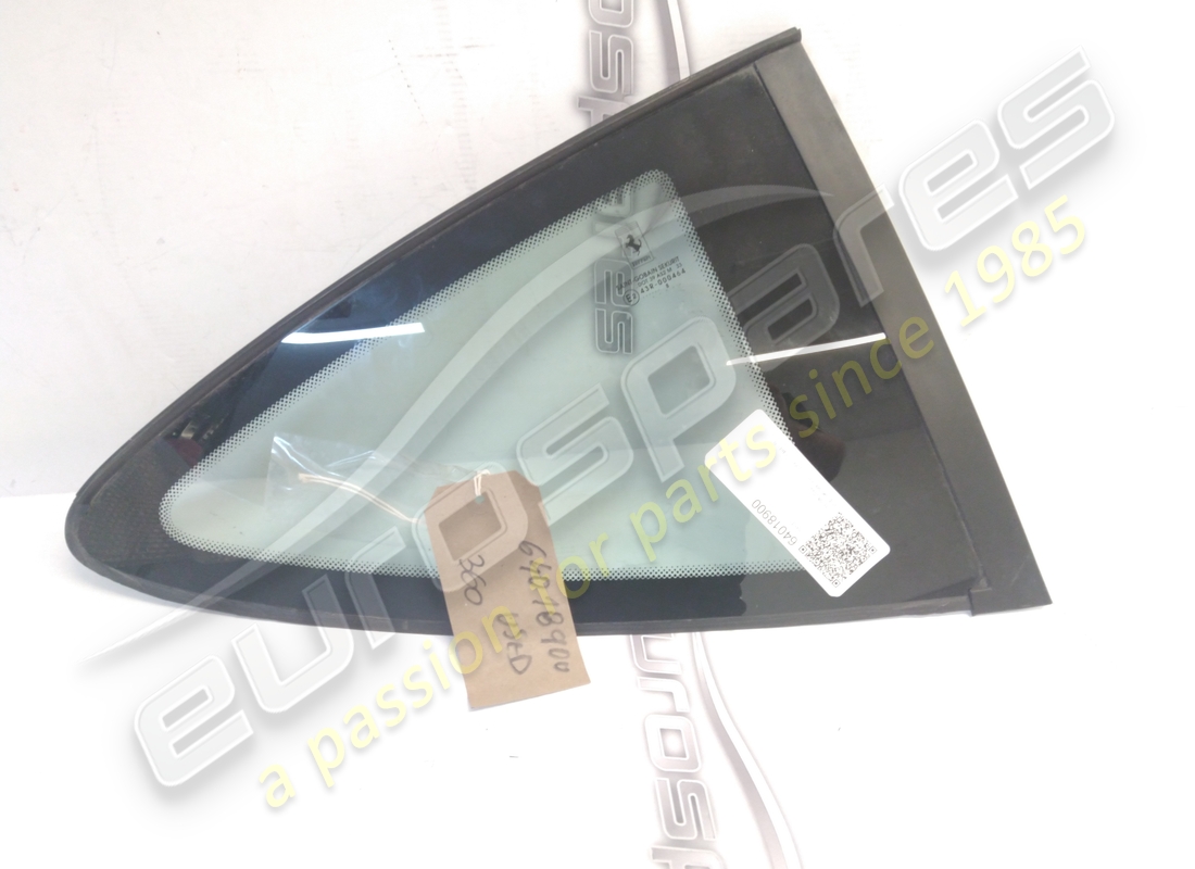 used ferrari rh rear side glass. part number 64018900 (1)