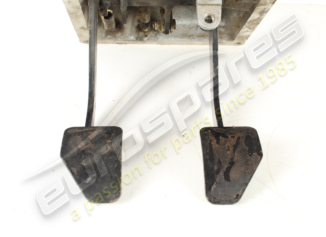 used ferrari pedal support housing lhd part number 129956 (2)