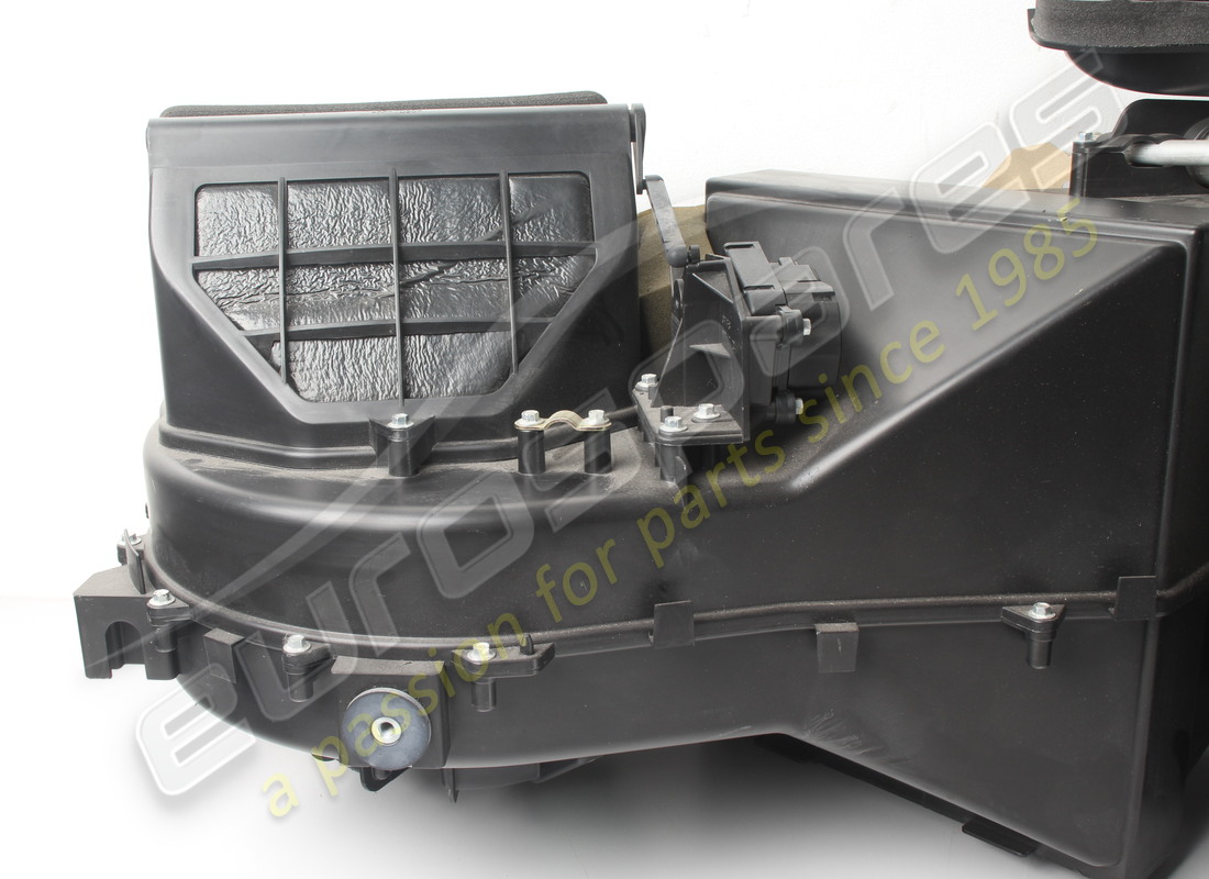 USED MASERATI COMPLETE AIR CONDITION SET. PART NUMBER 68462400 (2) used maserati complete air condition set. part number 68462400 (2)