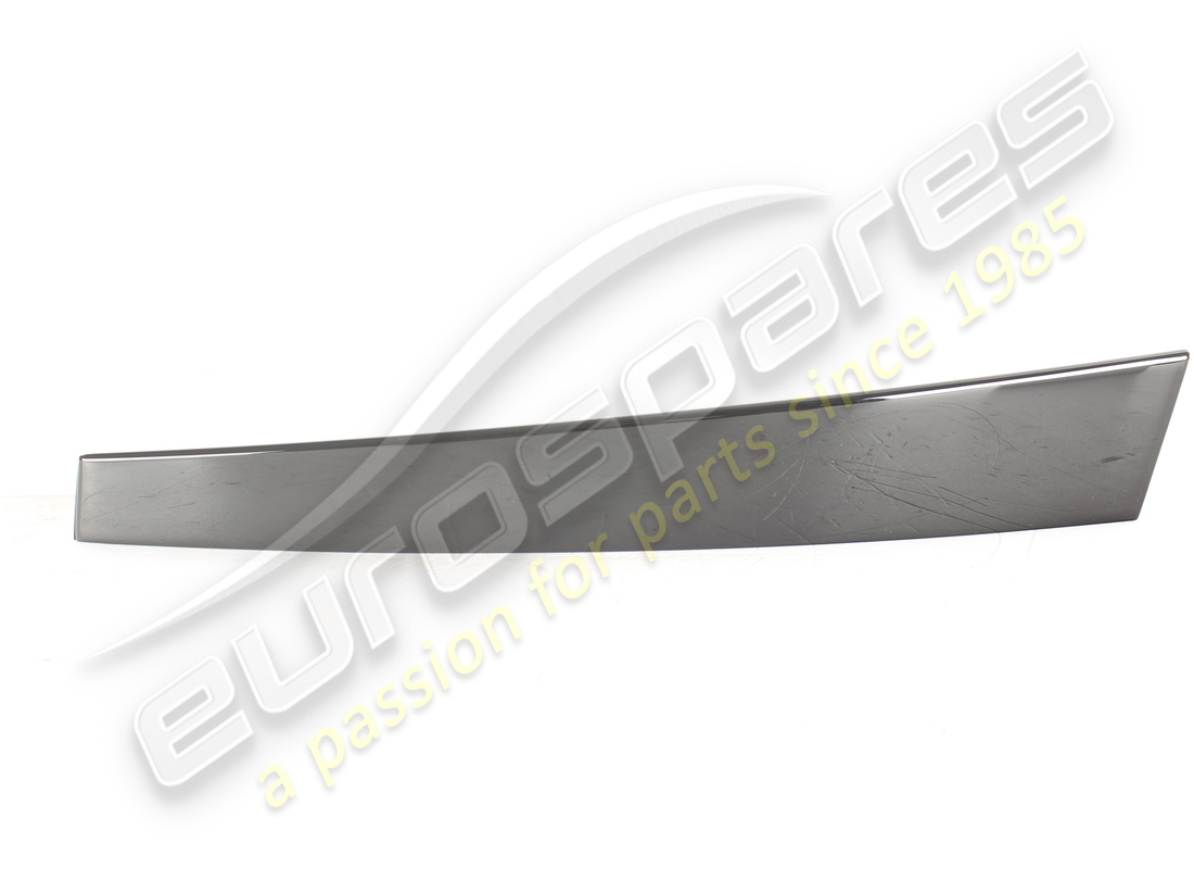 new maserati lh front outer door trim. part number 67066400 (1)