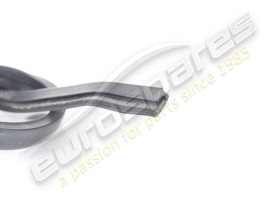 USED FERRARI FRONT SEAL FOR LATERAL SHIEL. PART NUMBER 83598900 (3) used ferrari front seal for lateral shiel. part number 83598900 (3)