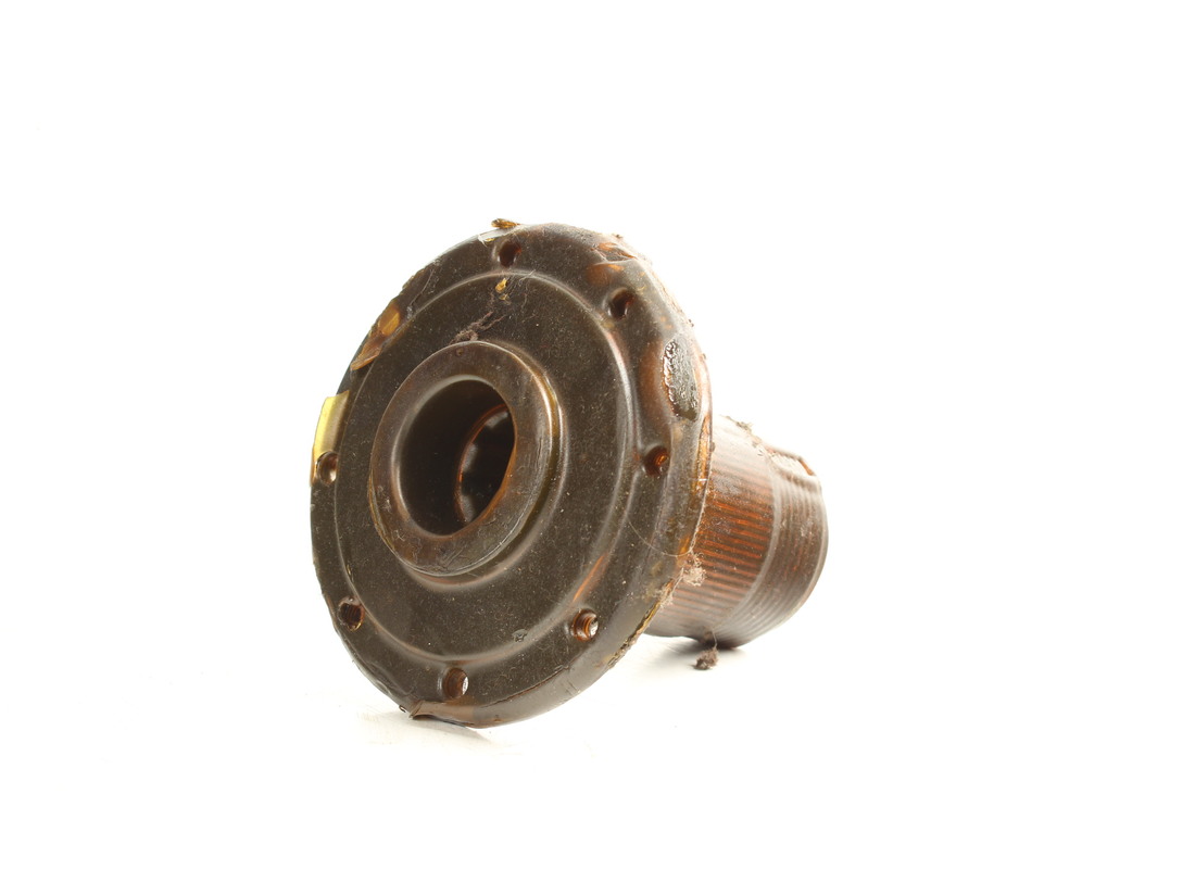 NEW Ferrari RH REAR HUB . PART NUMBER 104639 (1)