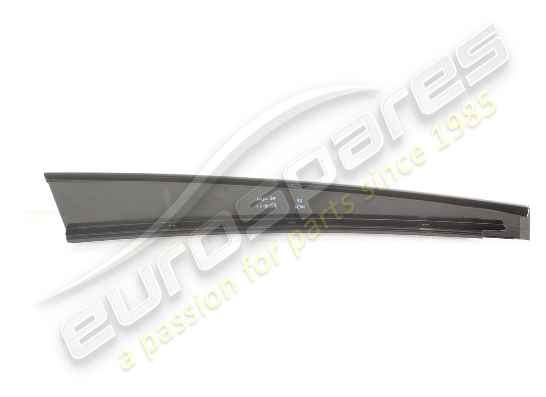 new maserati lh front outer door trim. part number 67066400 (2)