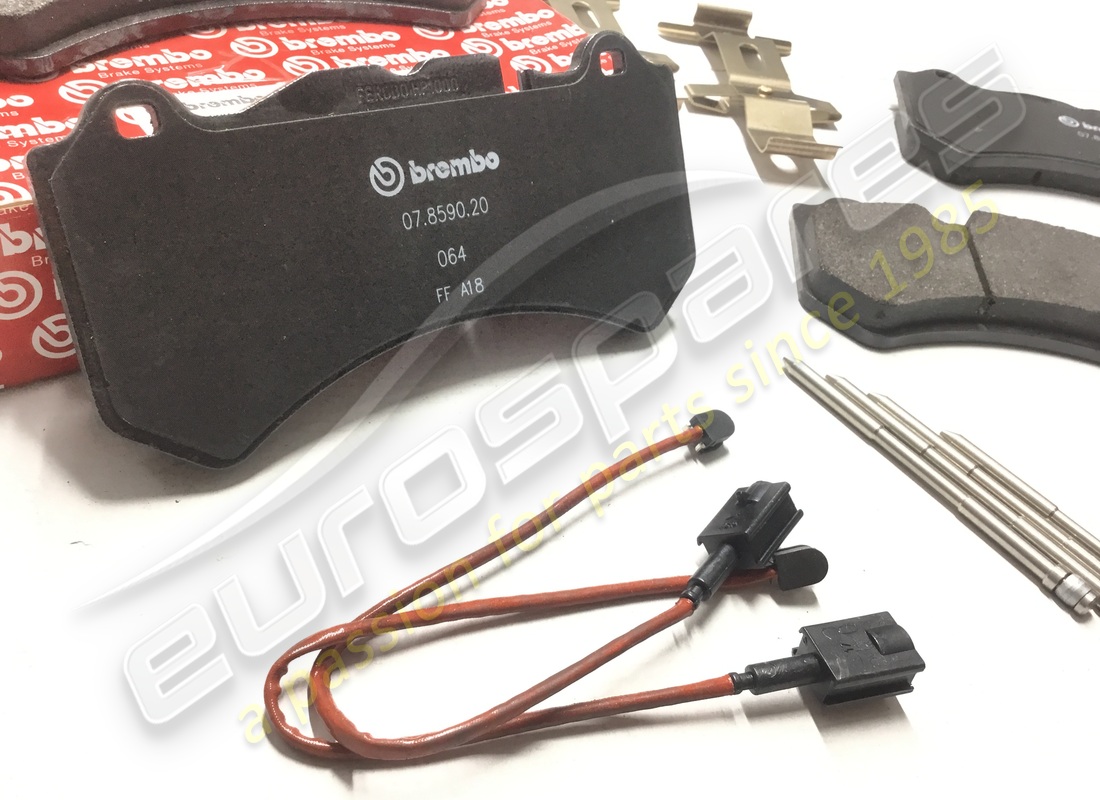 new ferrari kit of front brake pads steel disc. part number 70001125 (3)