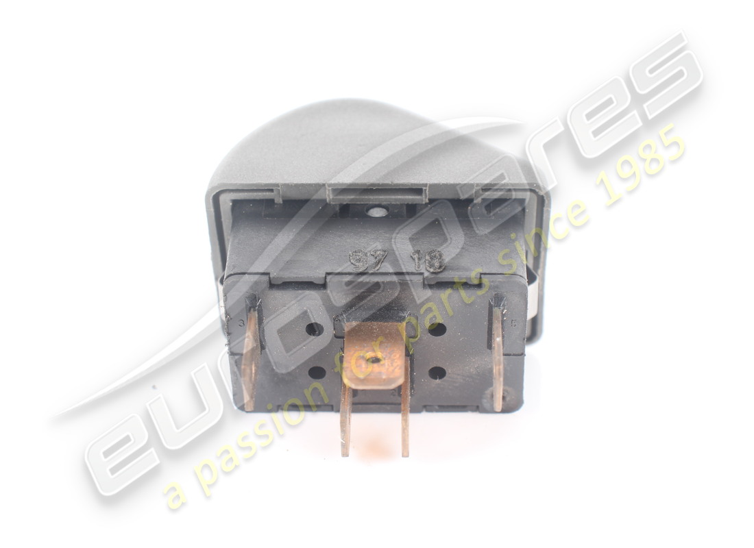USED FERRARI SWITCH FOR ROOF LIGHT. PART NUMBER 171062 (4) used ferrari switch for roof light. part number 171062 (4)