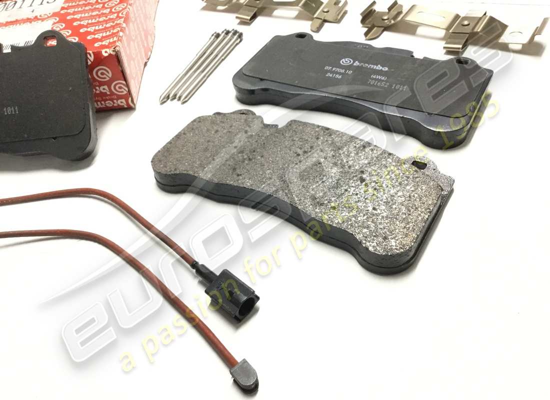 new ferrari kit of front pads carbon ceramic. part number 70001119 (3)
