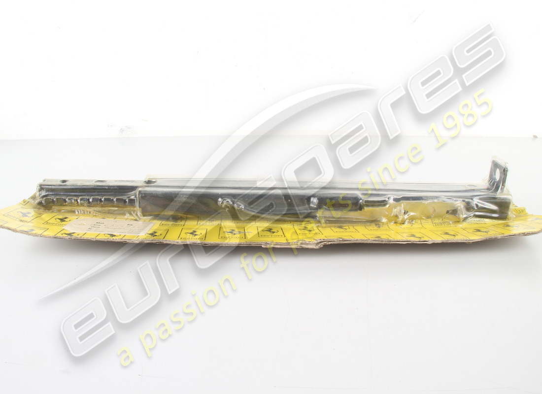 new ferrari rh guide assembly. part number 63649200 (3)