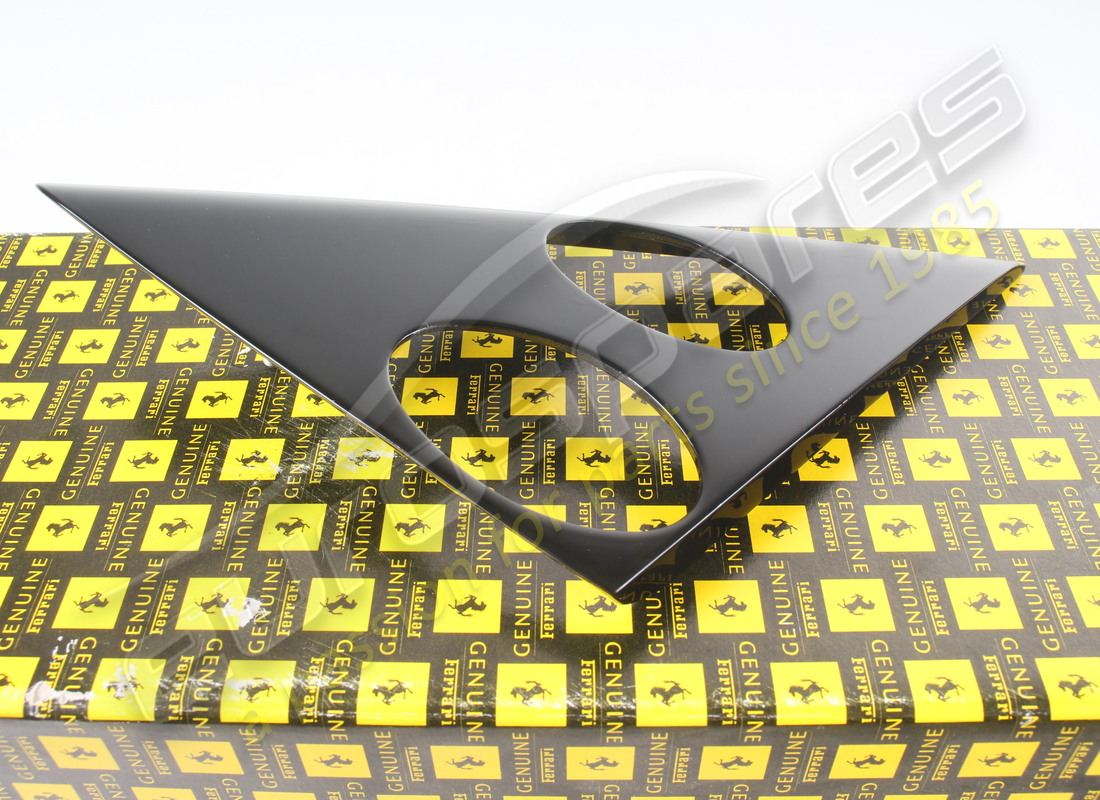 new ferrari lh rear view outer plate. part number 81235800 (3)