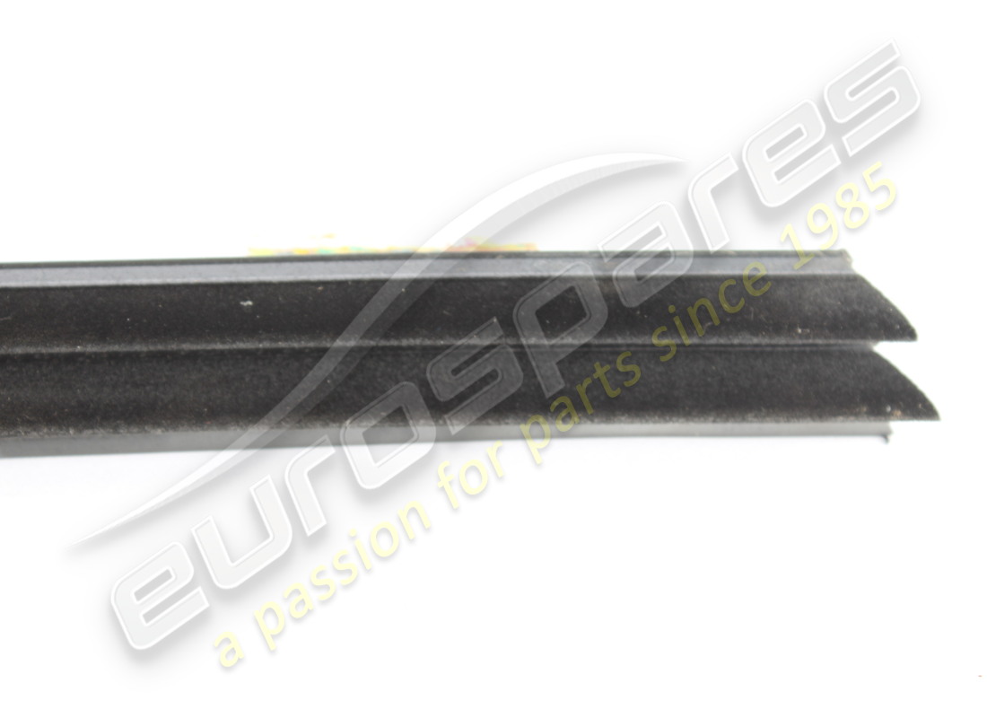 used maserati rh front outer glass scraper. part number 670308704 (3)
