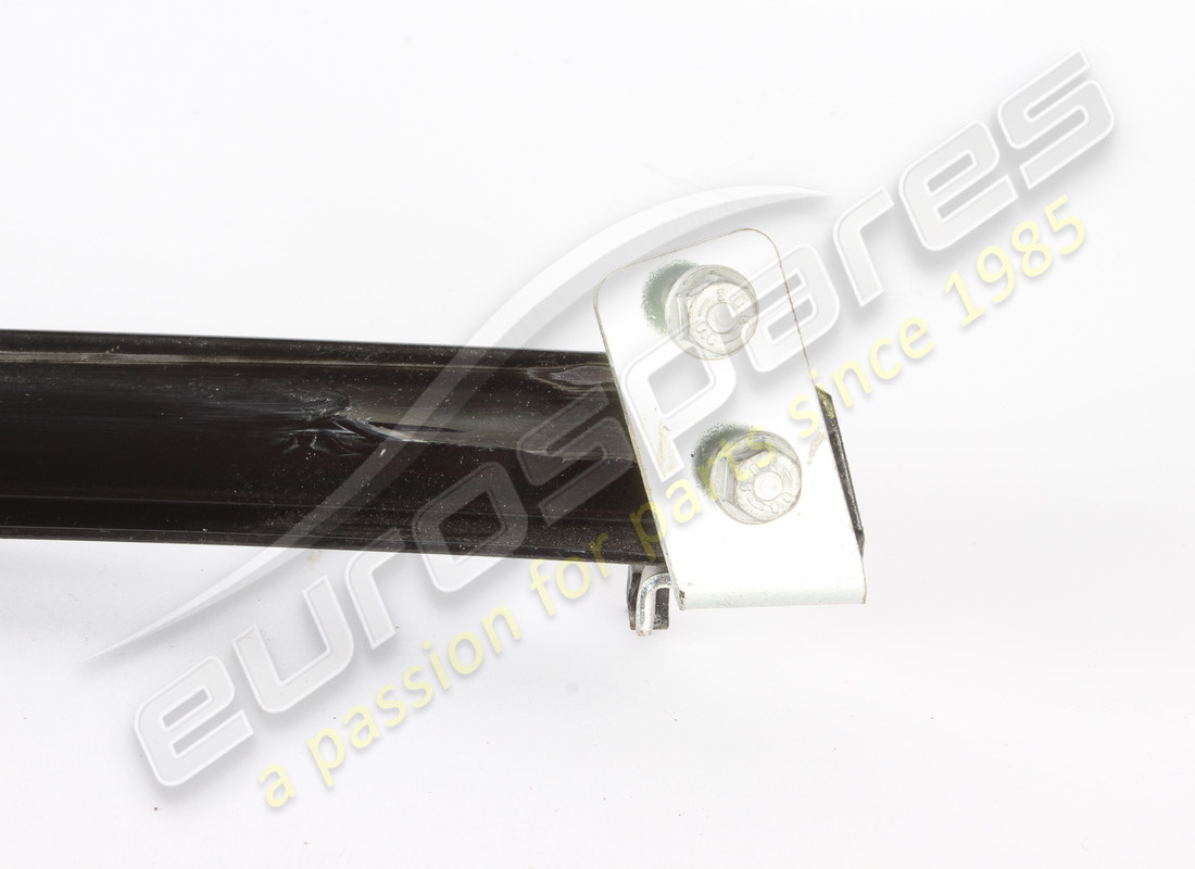 used ferrari rh rear guide. part number 66856200 (3)