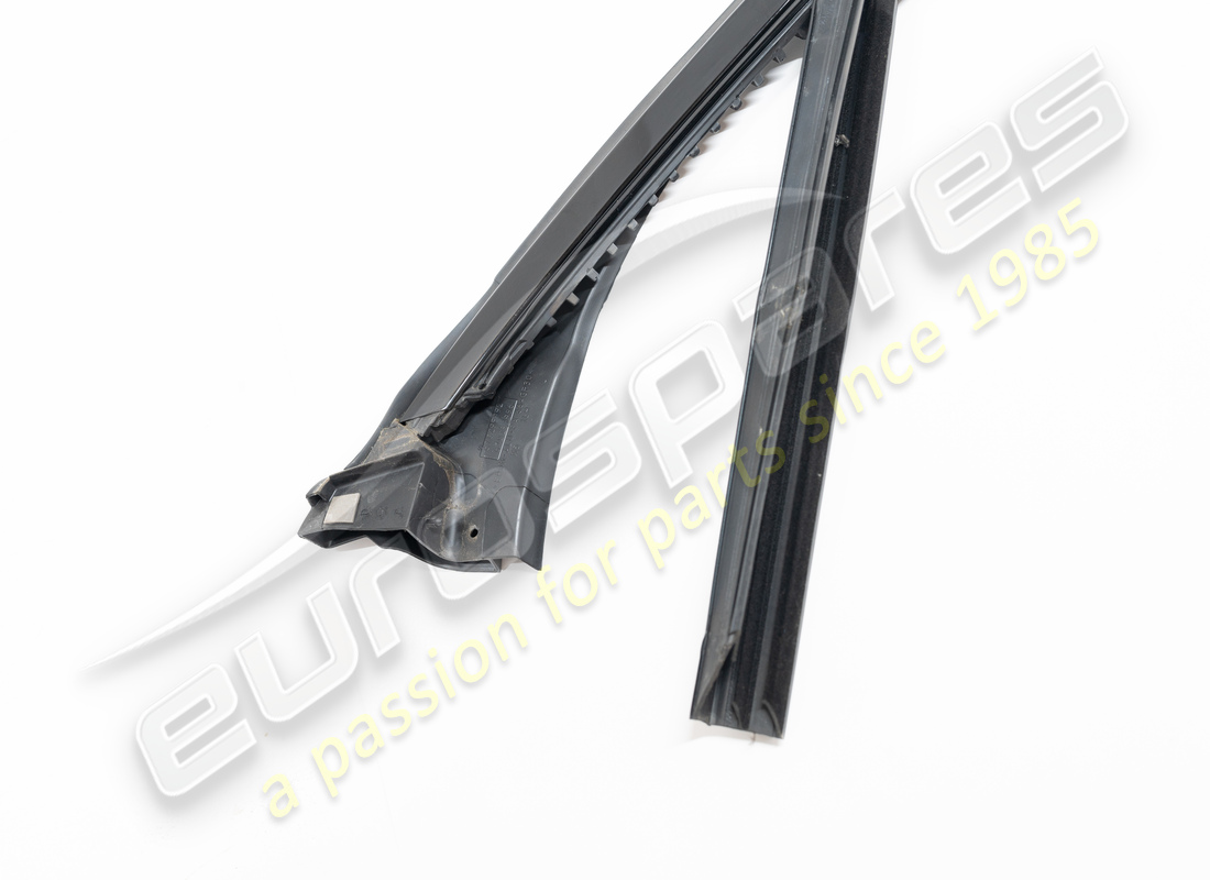 used maserati lh front gasket. part number 670295996 (2)