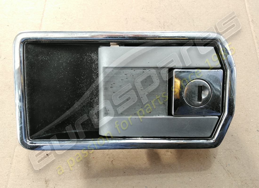 USED Ferrari RH DOOR HANDLE . PART NUMBER 40062507 (1)