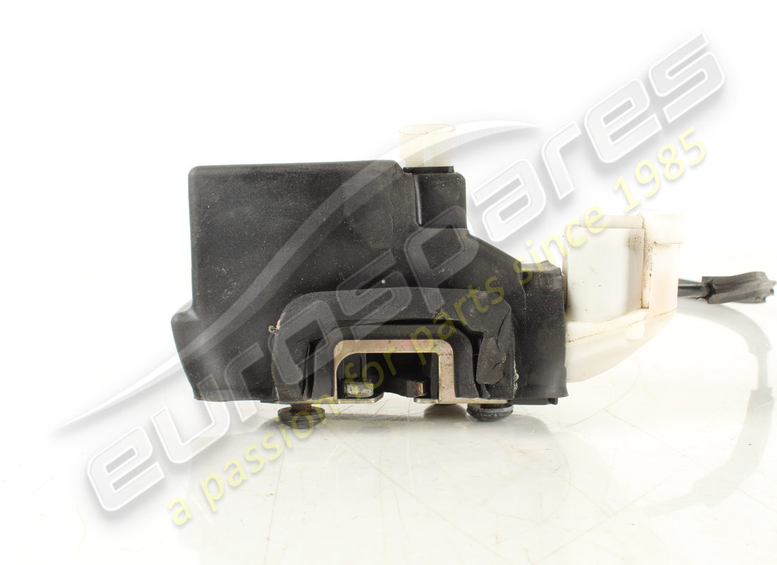 used maserati lh front door lock. part number 67576000 (4)