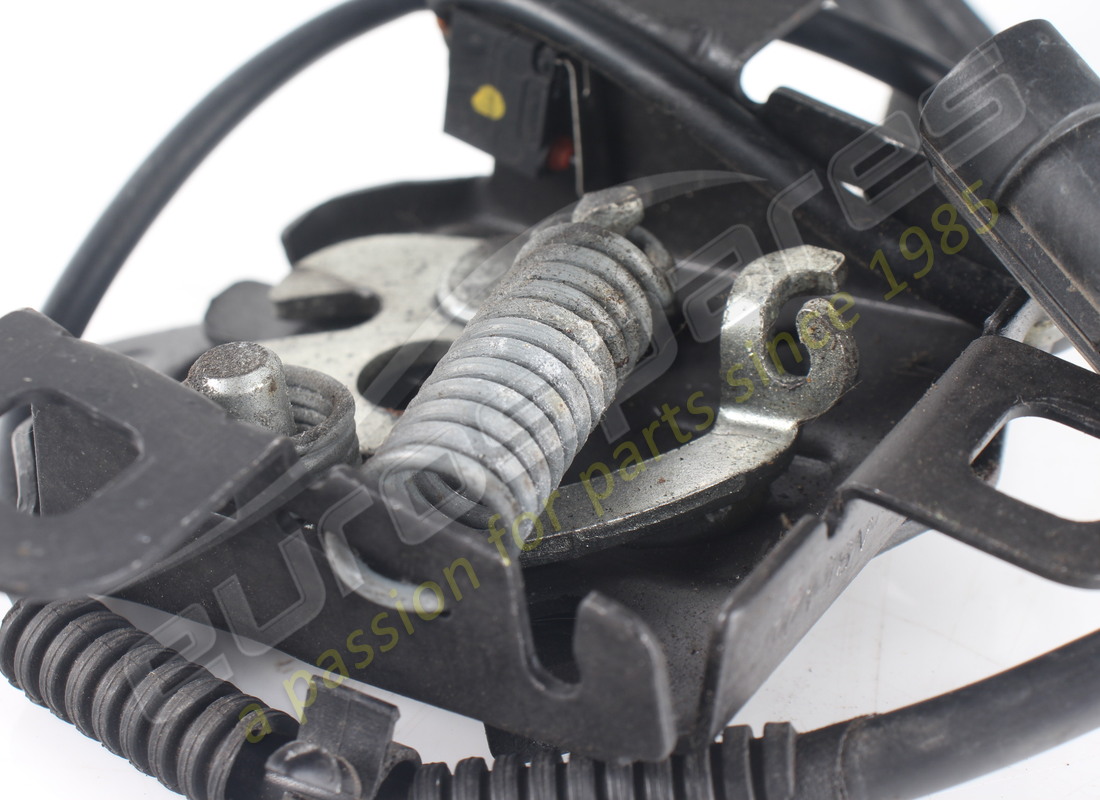 USED FERRARI LID LOCK. PART NUMBER 83752200 (6) used ferrari lid lock. part number 83752200 (6)