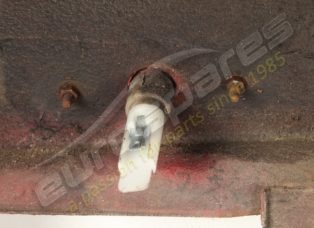 used ferrari rh front wing panel. part number 61707700 (5)