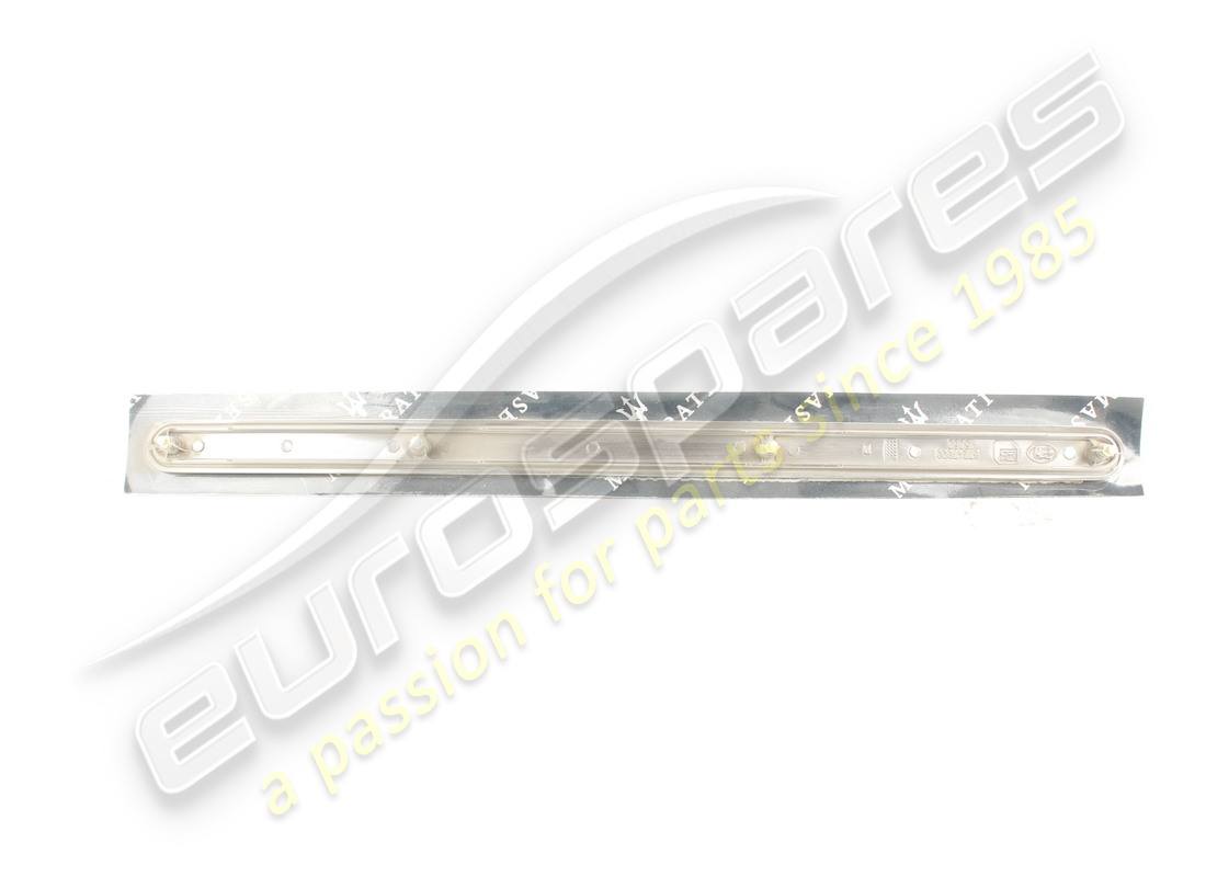 new maserati modanatura dx complete bordeaux. part number 67247026 (1)
