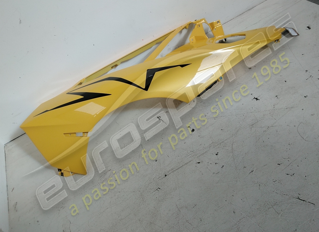 damaged lamborghini cover,fender. part number 470854960l (1)