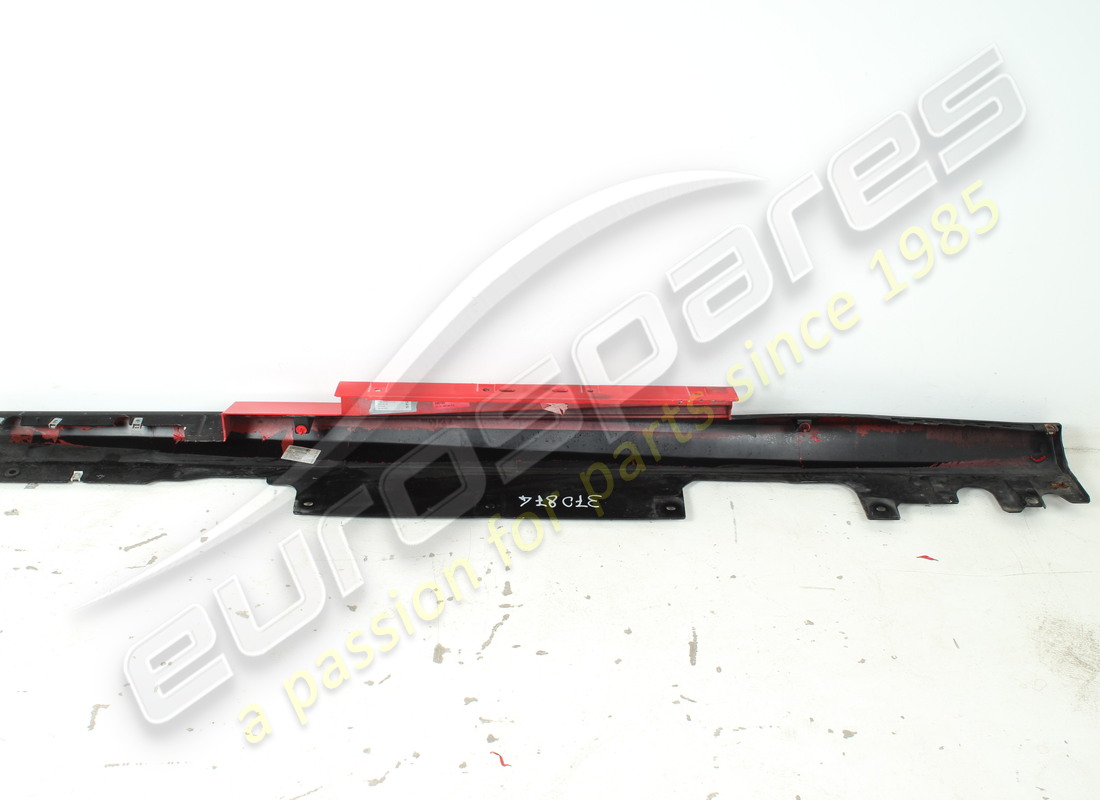 used ferrari complete rh sill trim panel. part number 88826110 (2)