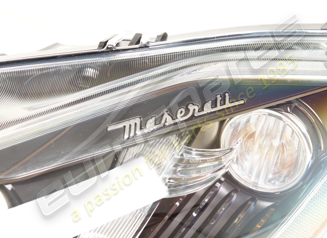 new maserati lh front headlight. part number 350572 (2)