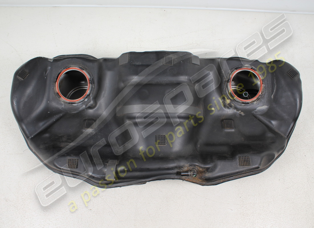 used maserati complete diesel fuel tank. part number 670159335 (3)