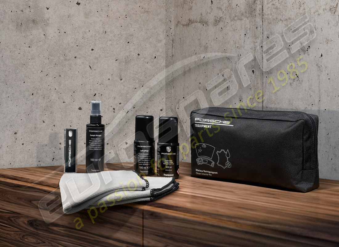 new porsche interior cleaning set. part number 00004400250 (1)