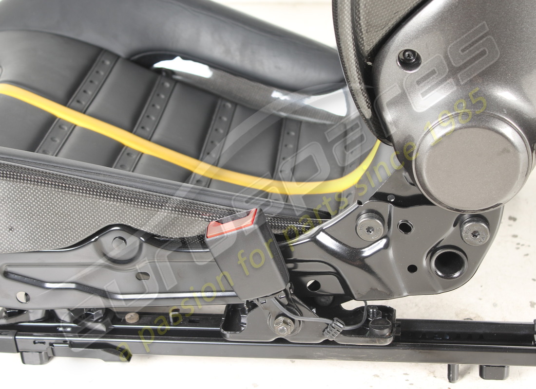 USED FERRARI 296 DAYTONA CARBON SEATS (SIZE LARGE). PART NUMBER EAP1490392 (10) used ferrari 296 daytona carbon seats (size large). part number eap1490392 (10)