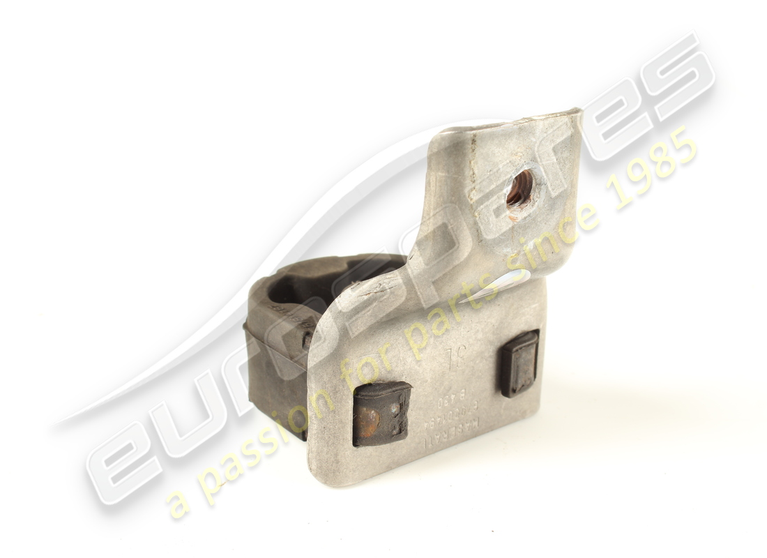 used maserati central support. part number 670001494 (2)