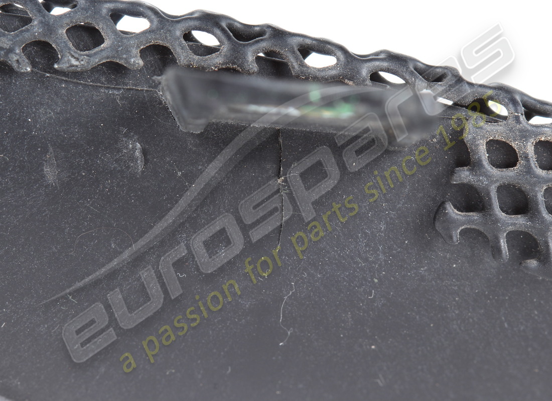 used ferrari complete rh tail light grille. part number 87921100 (5)