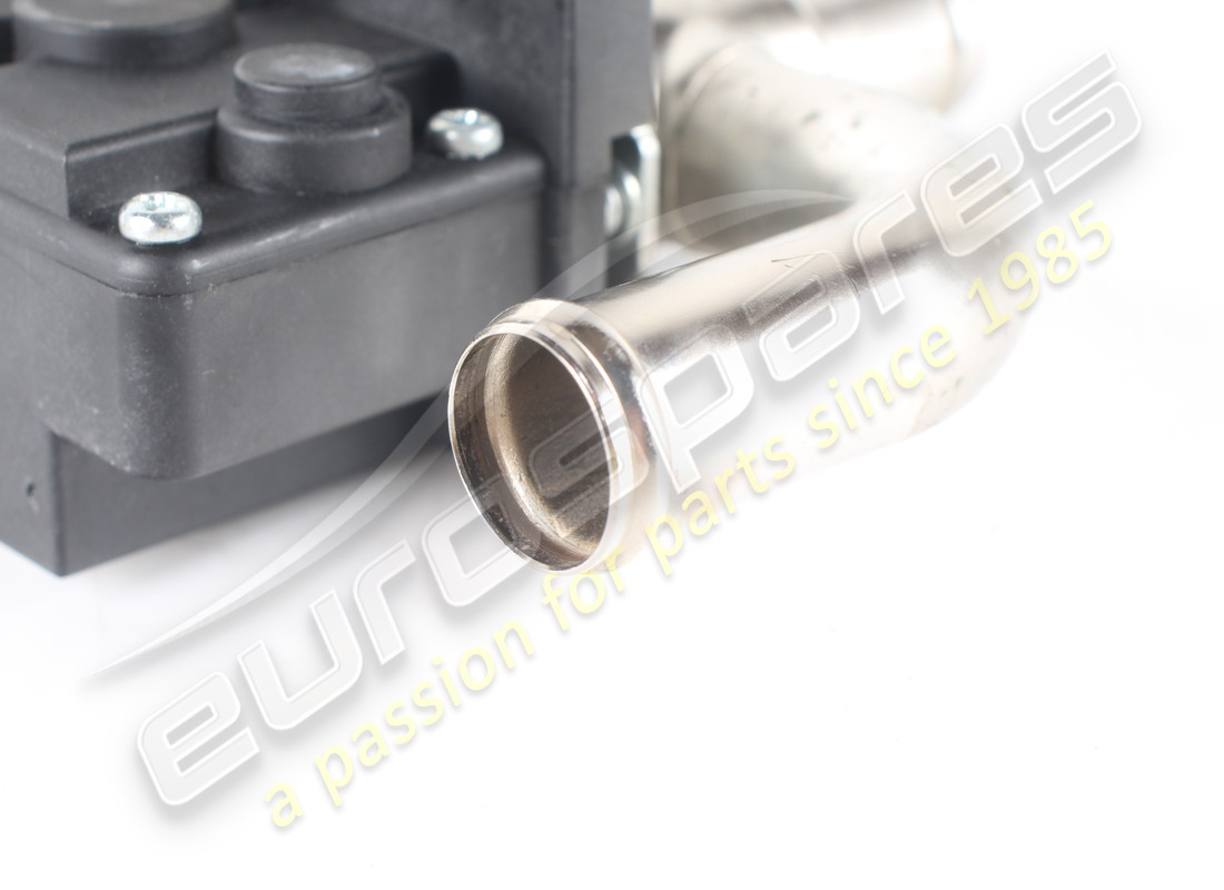 USED FERRARI LH TGK VALVE (HEATER CONTROL). PART NUMBER 67444900 (6) used ferrari lh tgk valve (heater control). part number 67444900 (6)